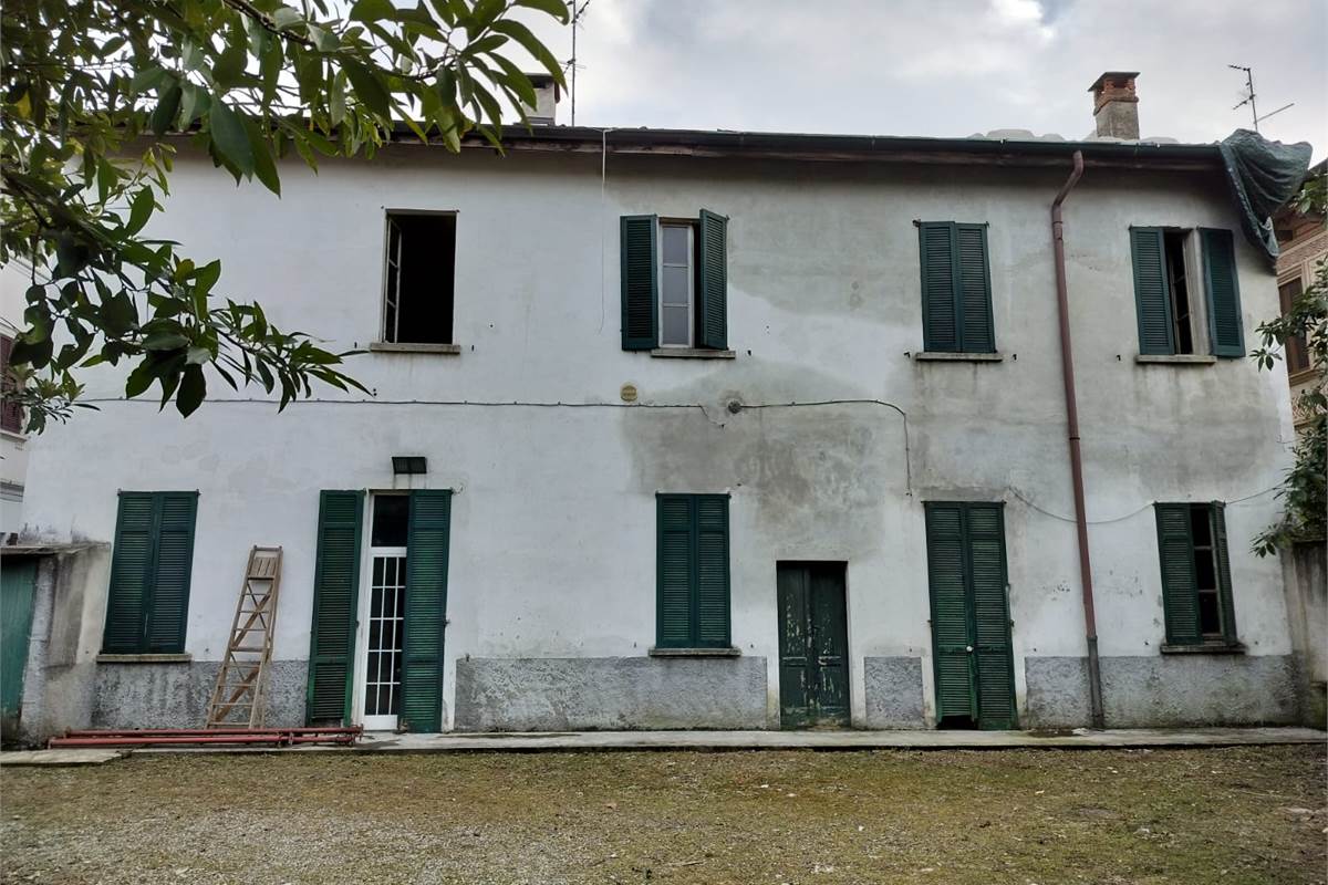 Villa In Vendita a Rovellasca