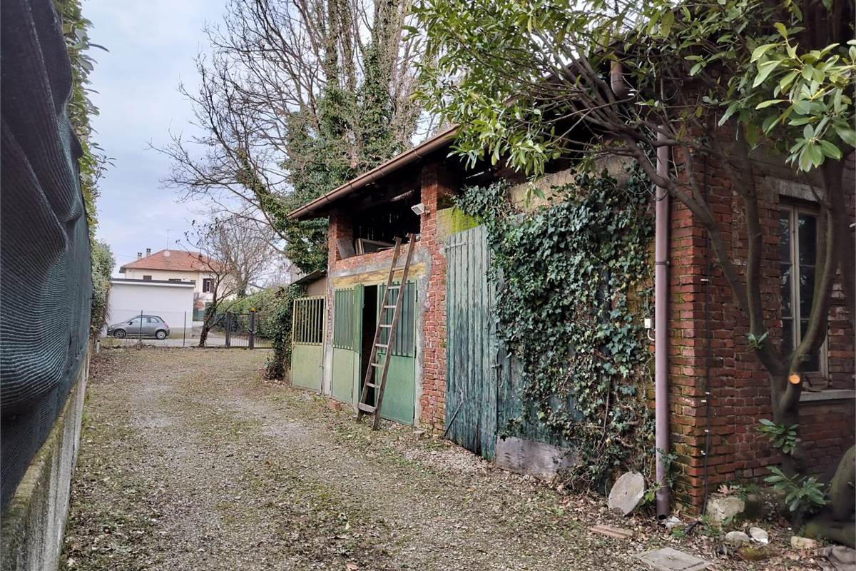 Villa In Vendita a Rovellasca