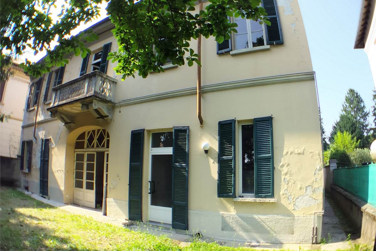Villa In Vendita a Rovellasca