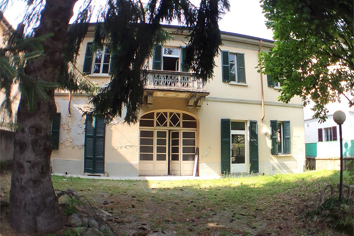 Villa In Vendita a Rovellasca
