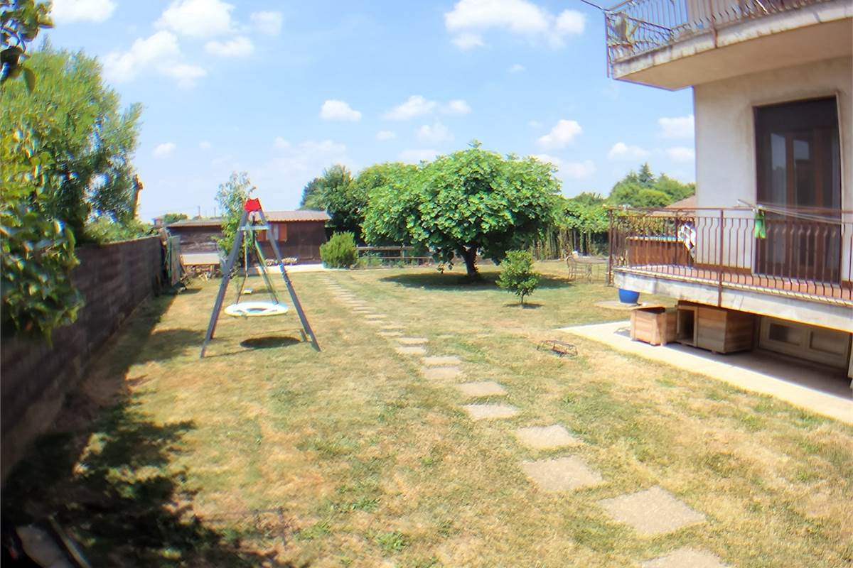Porzione Villa In Vendita a Rovellasca