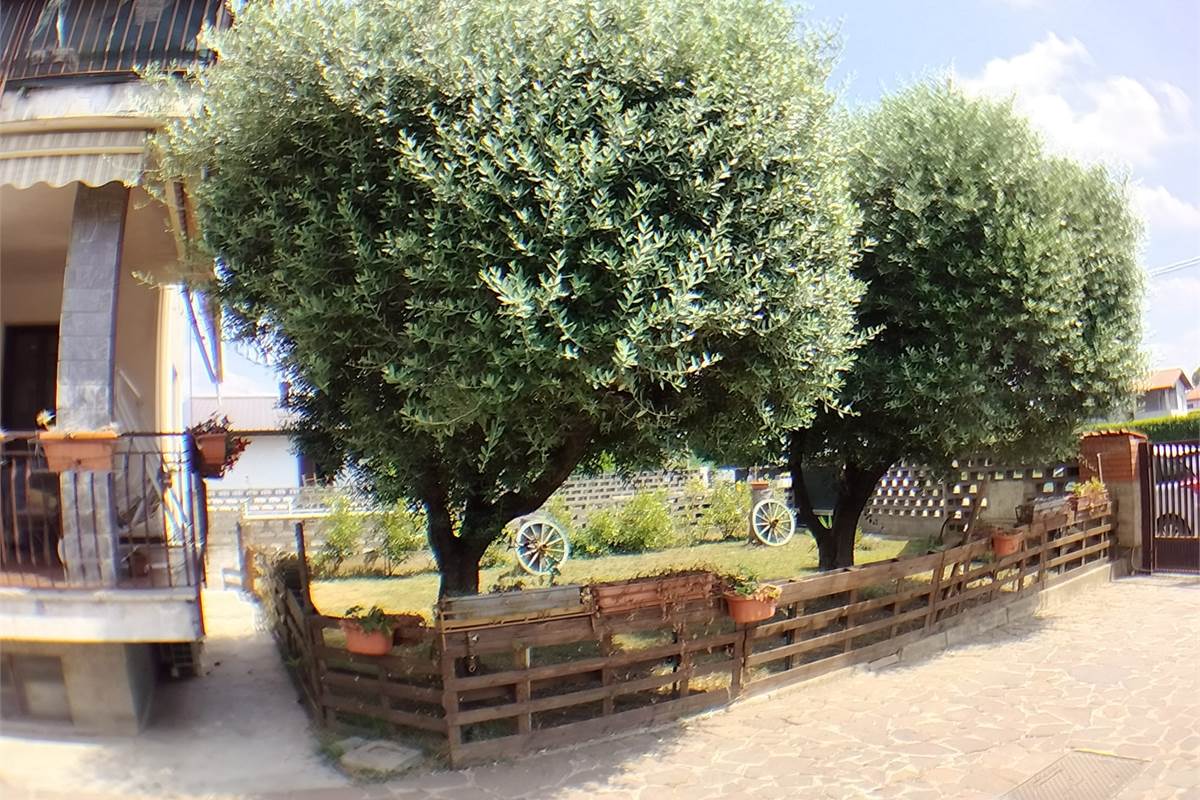 Porzione Villa In Vendita a Rovellasca