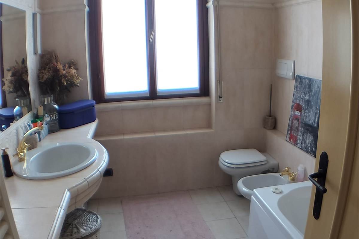Porzione Villa In Vendita a Rovellasca