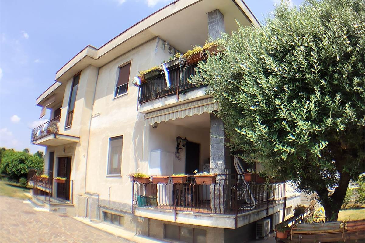 Porzione Villa In Vendita a Rovellasca