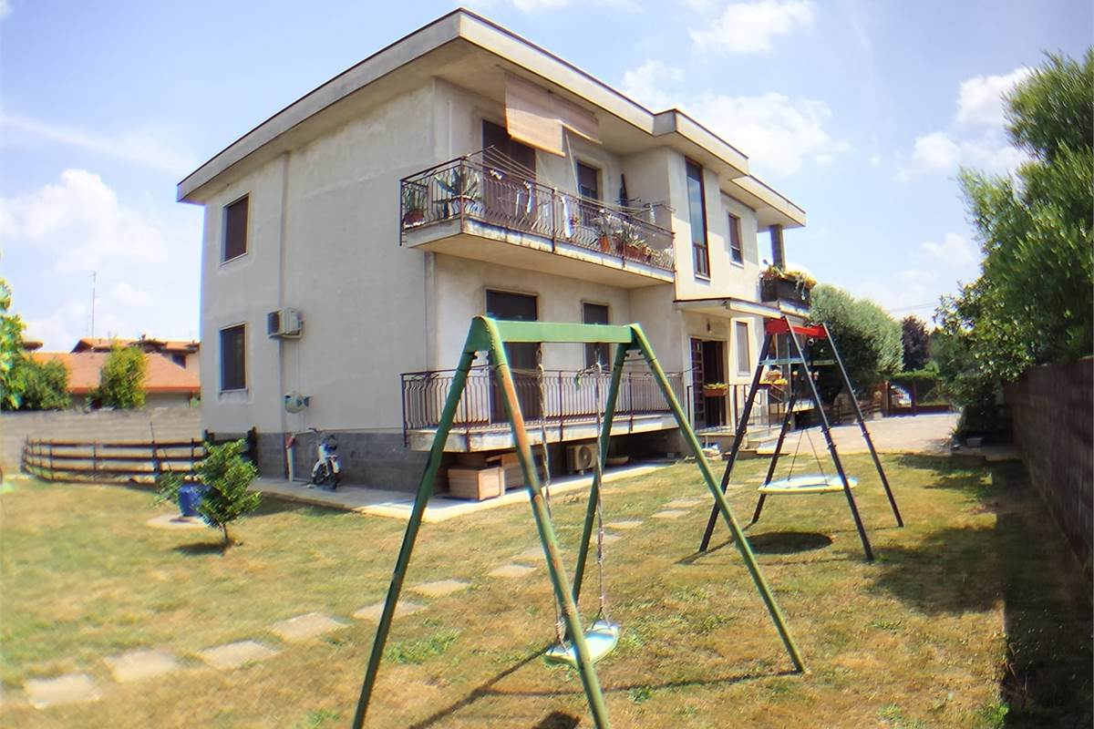 Porzione Villa In Vendita a Rovellasca
