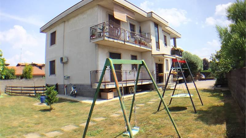 Porzione Villa In Vendita a Rovellasca