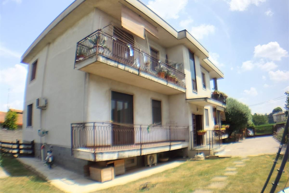 Porzione Villa In Vendita a Rovellasca