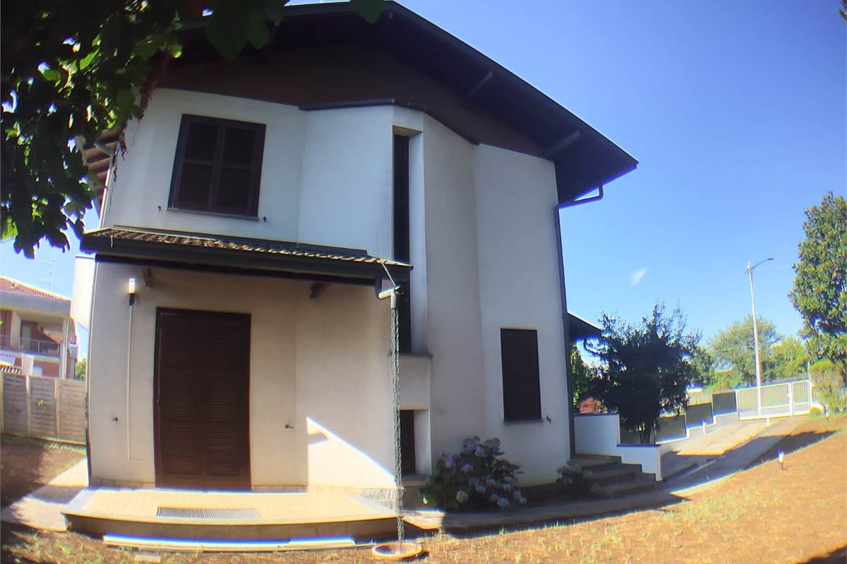 Porzione Villa In Affitto a Rovellasca