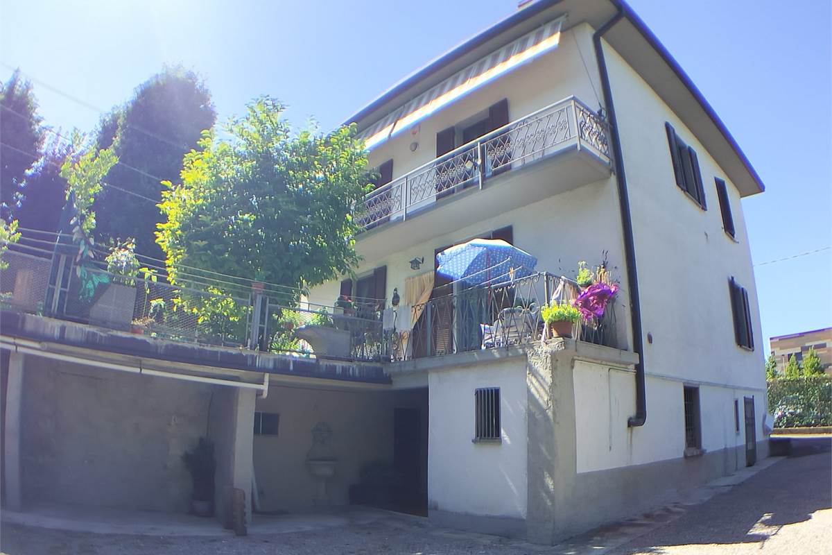 Villa In Vendita a Cermenate