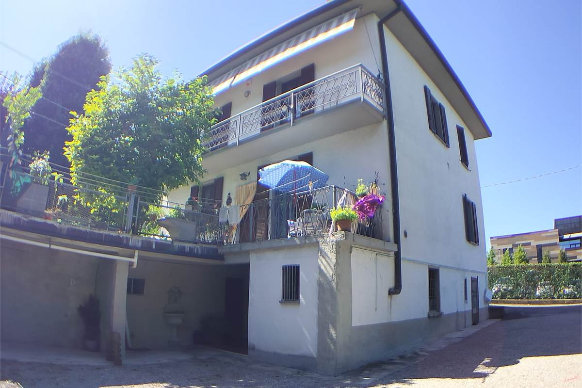 Villa In Vendita a Cermenate