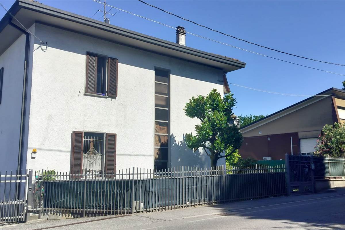 Villa In Vendita a Cermenate
