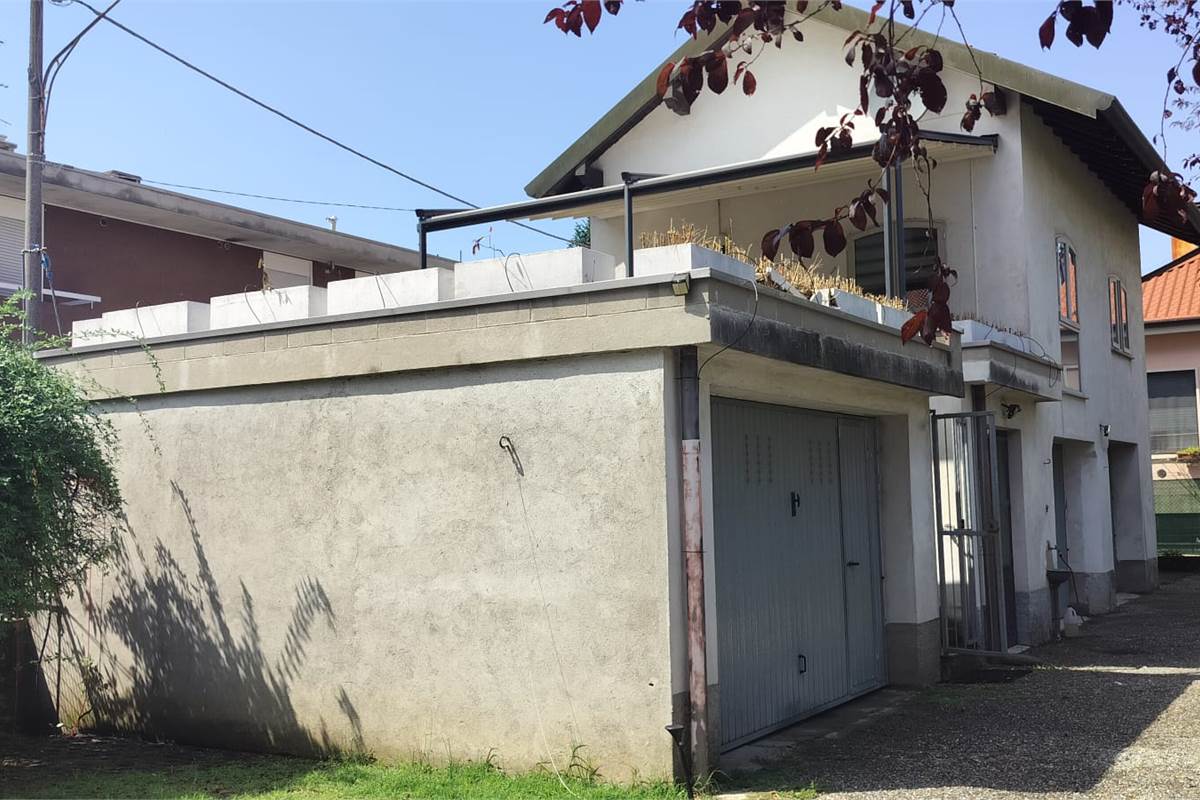 Casa singola In Vendita a Rovellasca