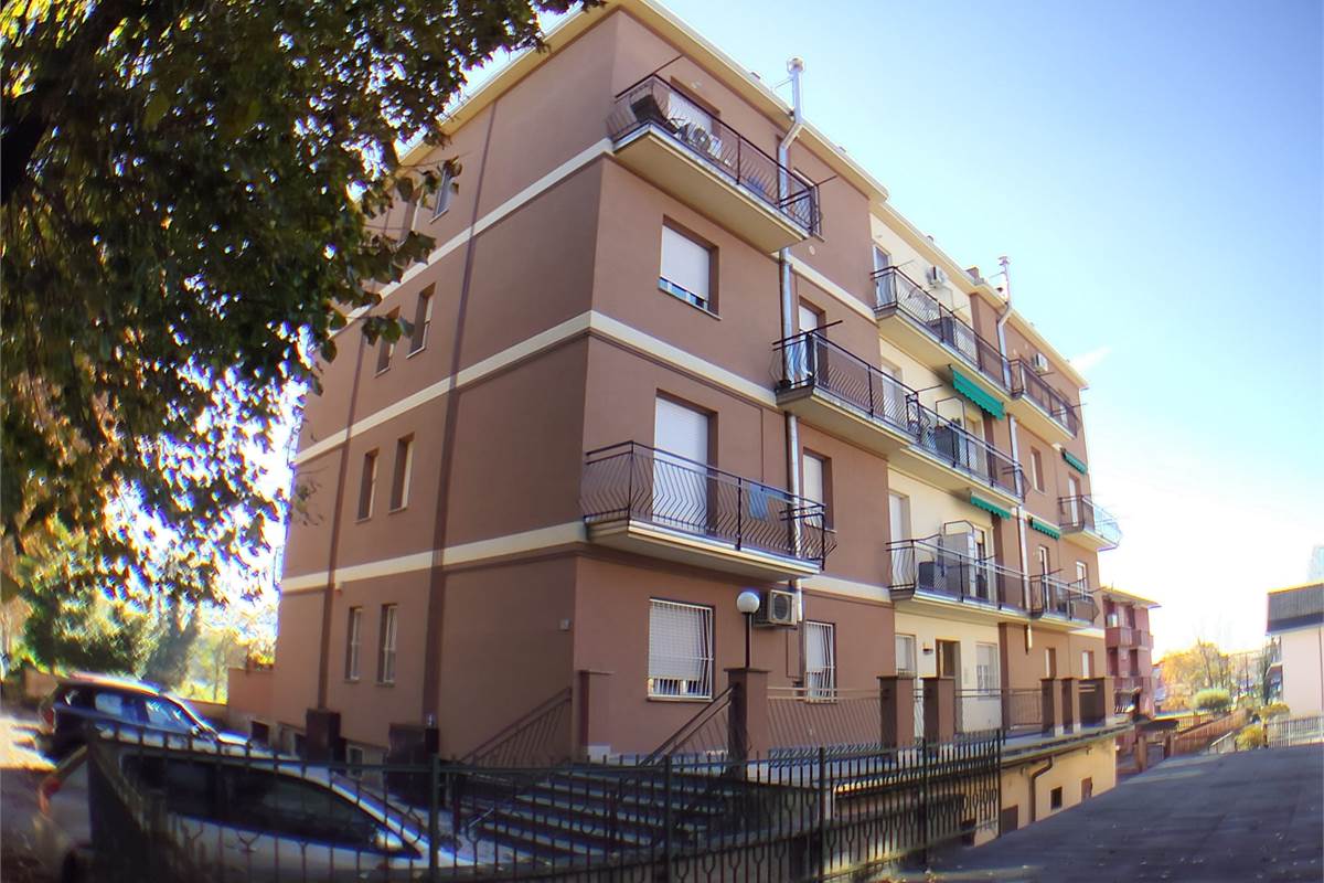 Magazzino In Vendita a Limbiate