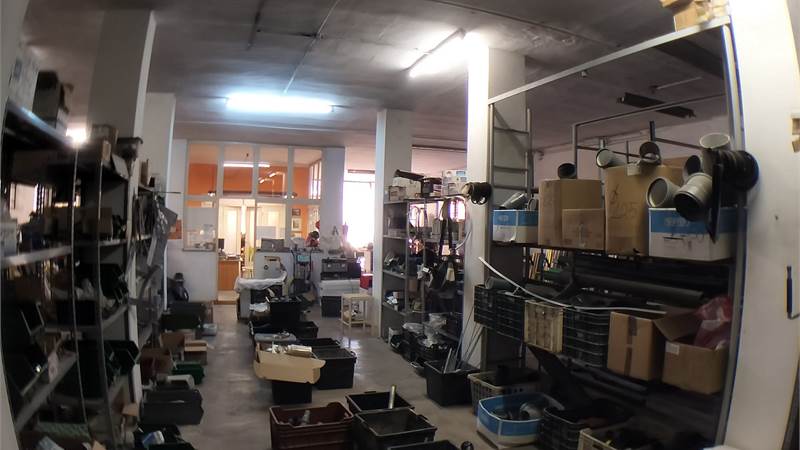 Magazzino In Vendita a Limbiate