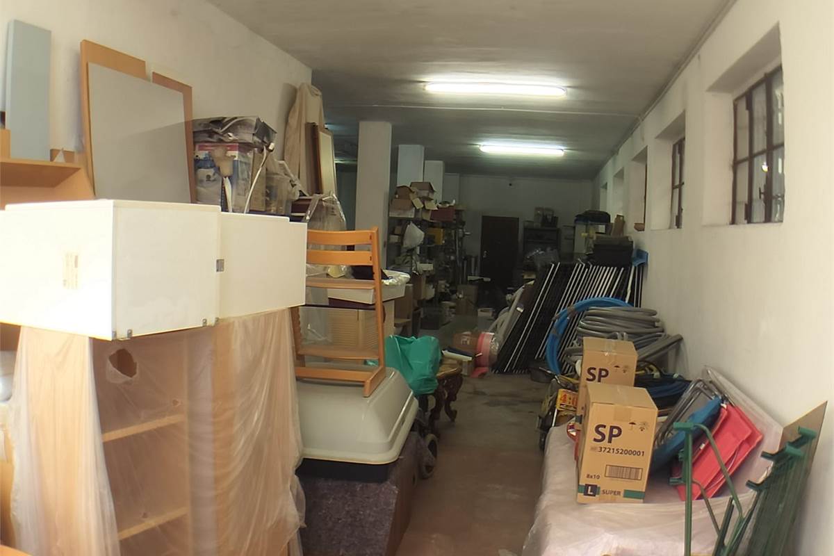 Magazzino In Vendita a Limbiate