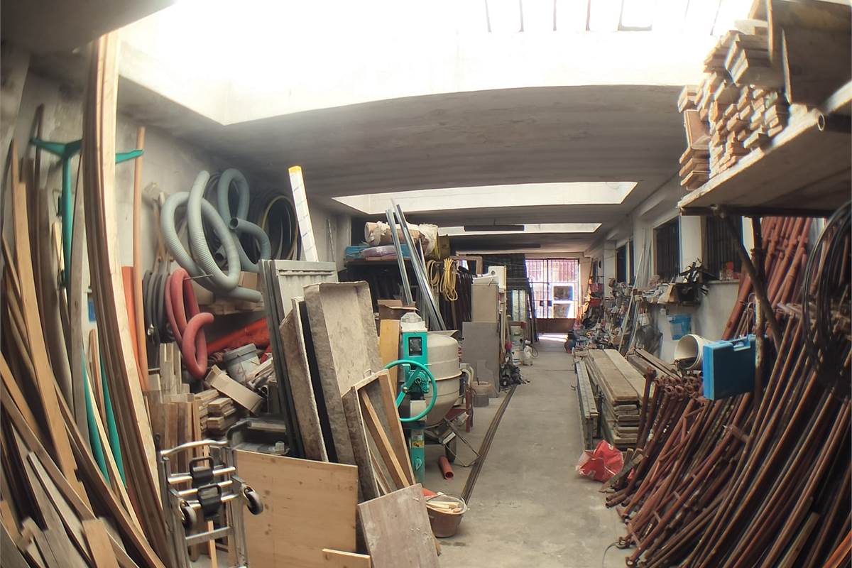 Magazzino In Vendita a Limbiate