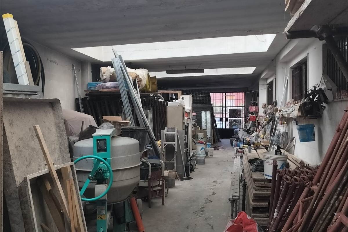 Magazzino In Vendita a Limbiate