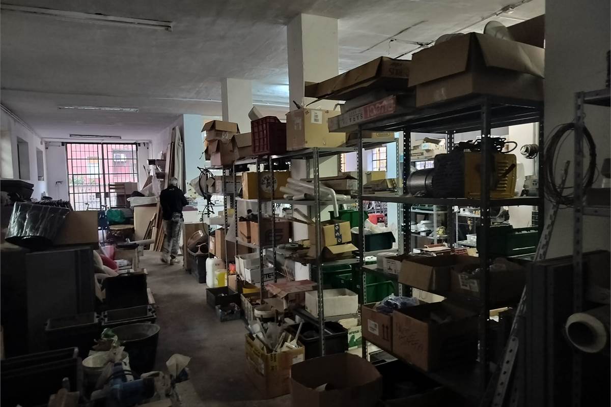Magazzino In Vendita a Limbiate