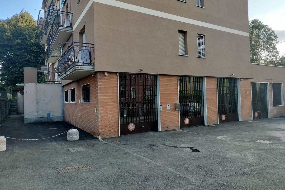 Magazzino In Vendita a Limbiate