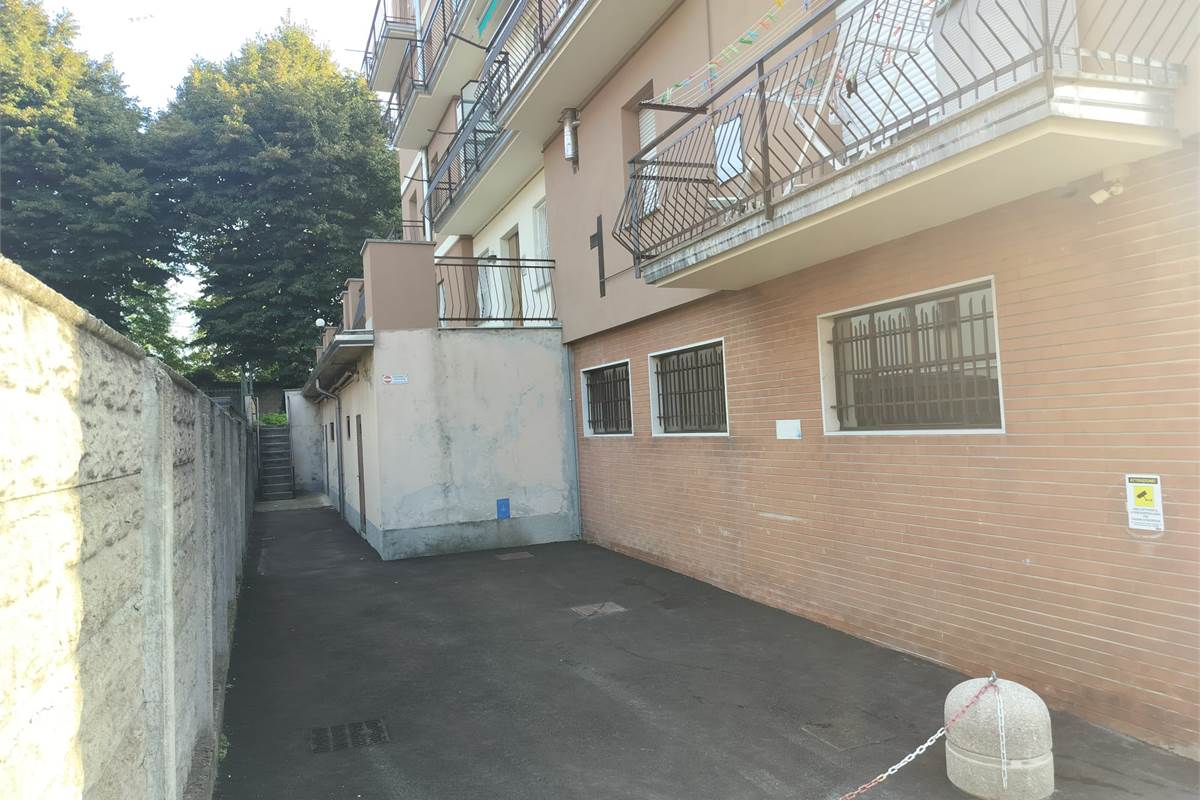 Magazzino In Vendita a Limbiate