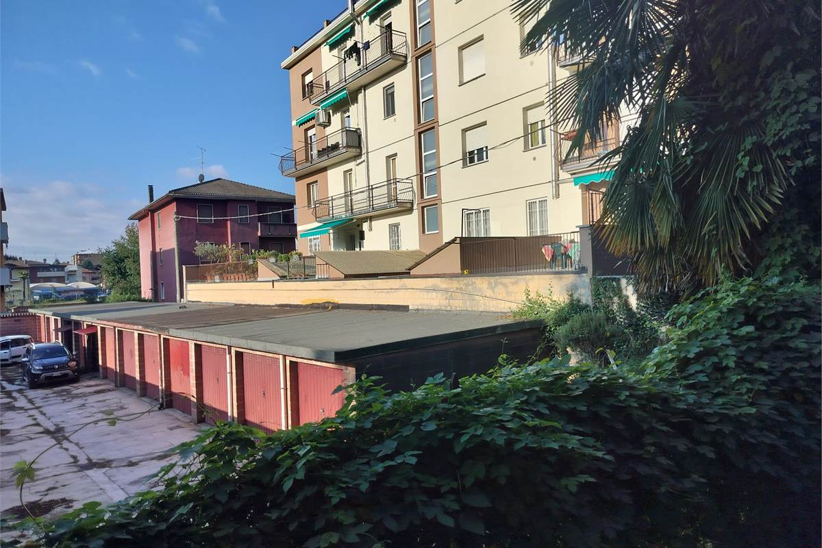 Magazzino In Vendita a Limbiate