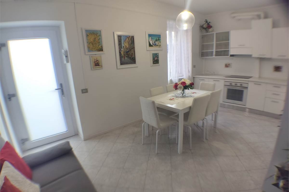 2 locali In Vendita a Rovellasca