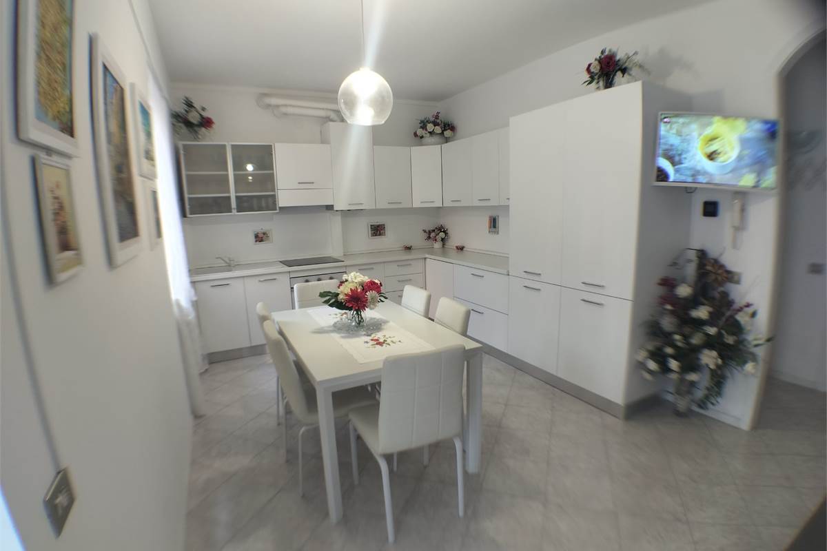 2 locali In Vendita a Rovellasca