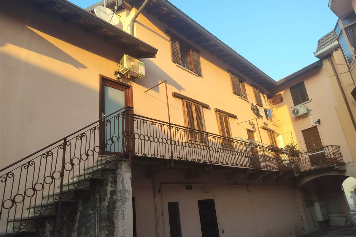 2 locali In Vendita a Rovellasca