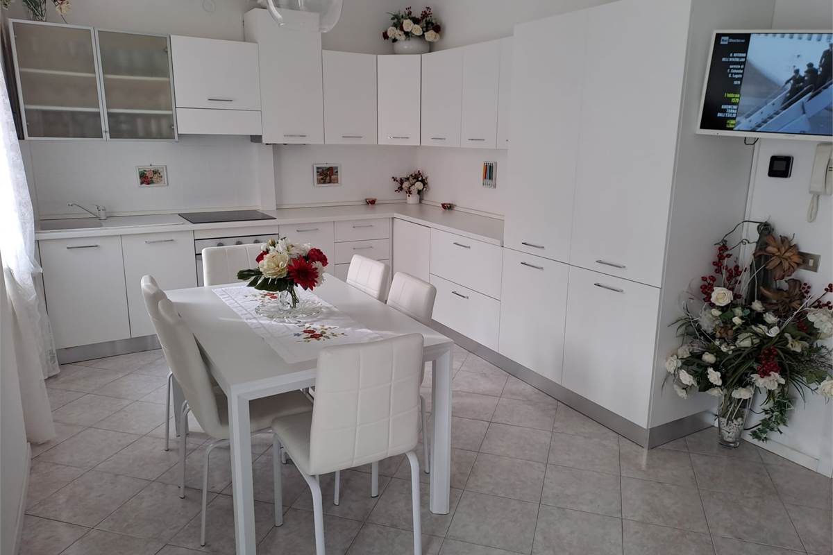 2 locali In Vendita a Rovellasca