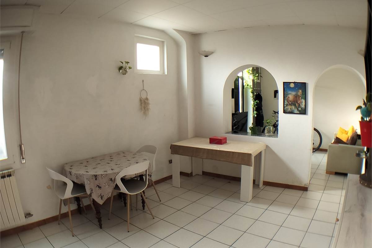 2 locali In Vendita a Rovellasca