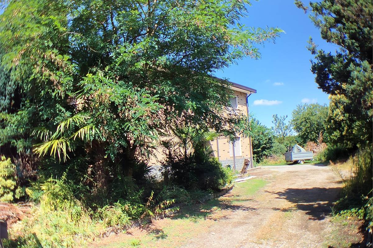 Casa singola In Vendita a Rovellasca