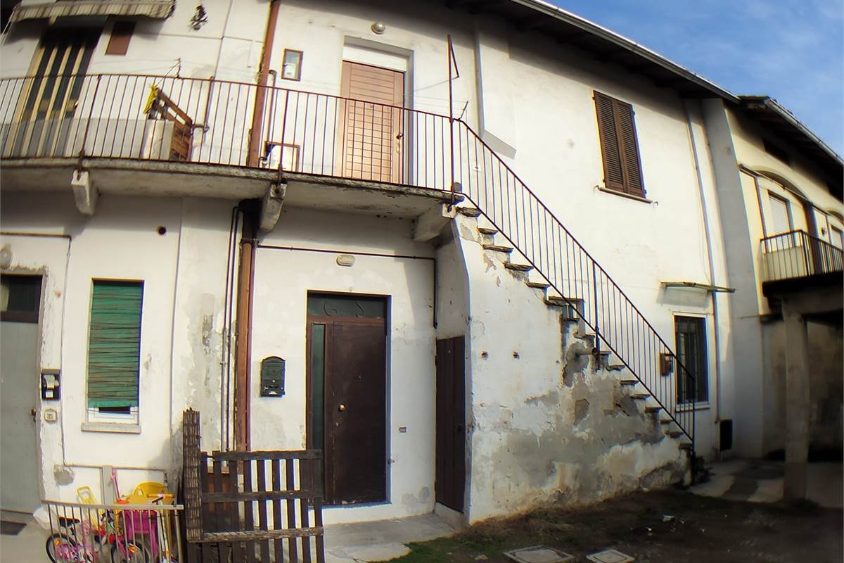 2 locali In Vendita a Rovellasca