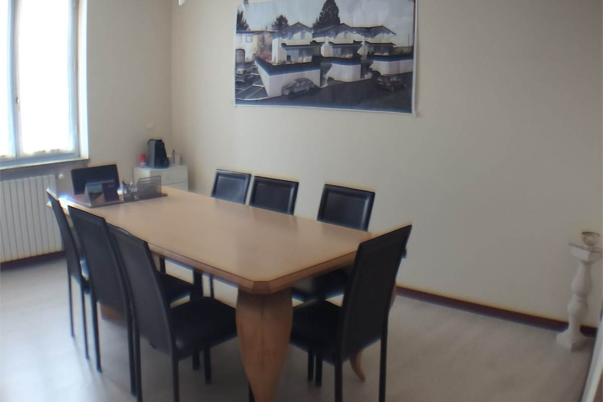 4 o più locali In Vendita a Cermenate