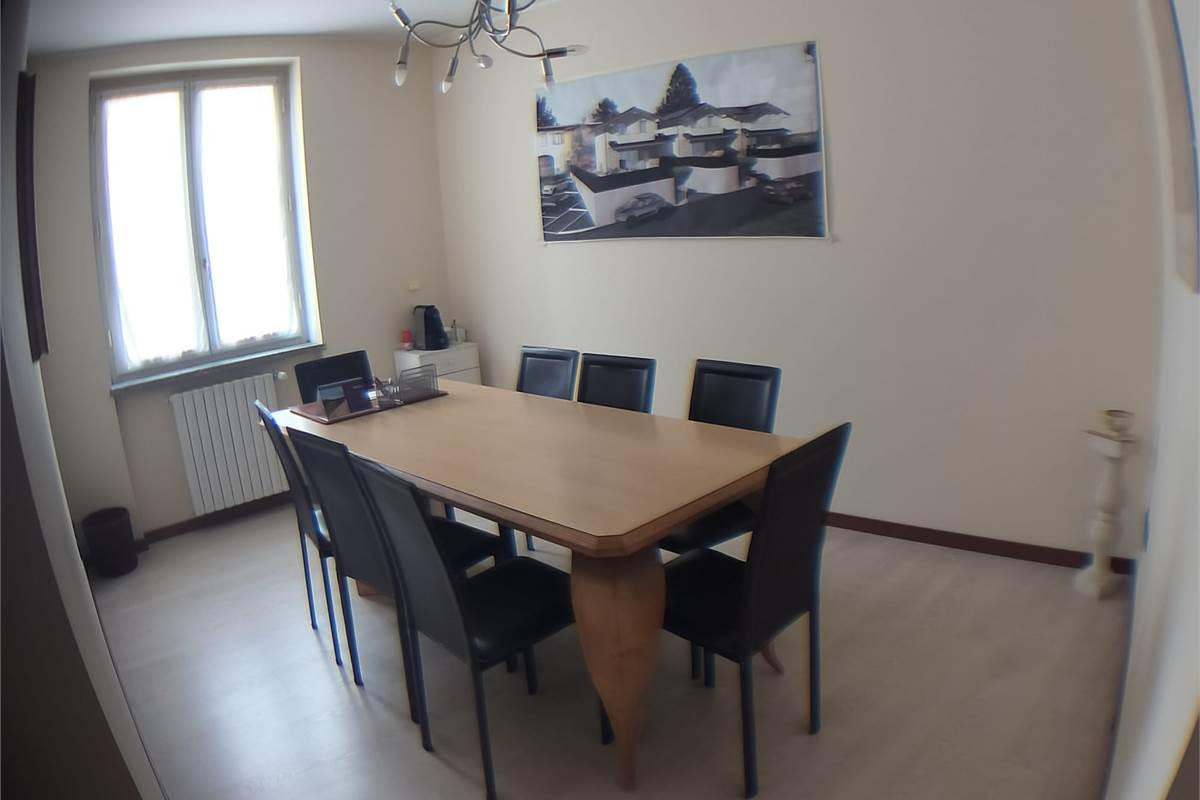 4 o più locali In Vendita a Cermenate