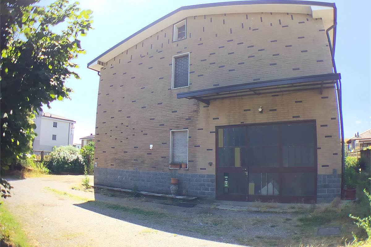 Villa In Vendita a Rovellasca