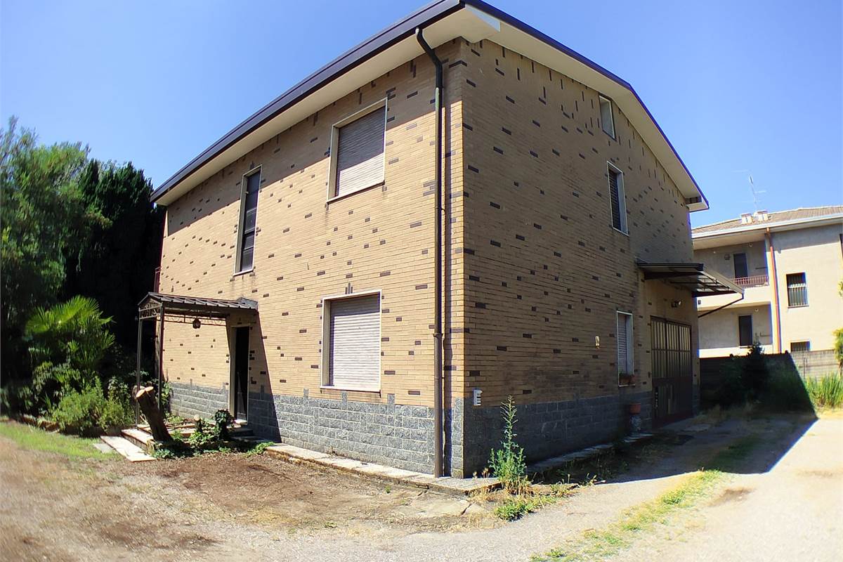 Villa In Vendita a Rovellasca