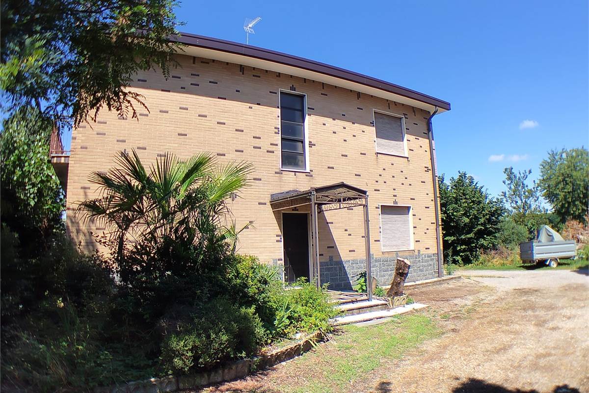 Villa In Vendita a Rovellasca