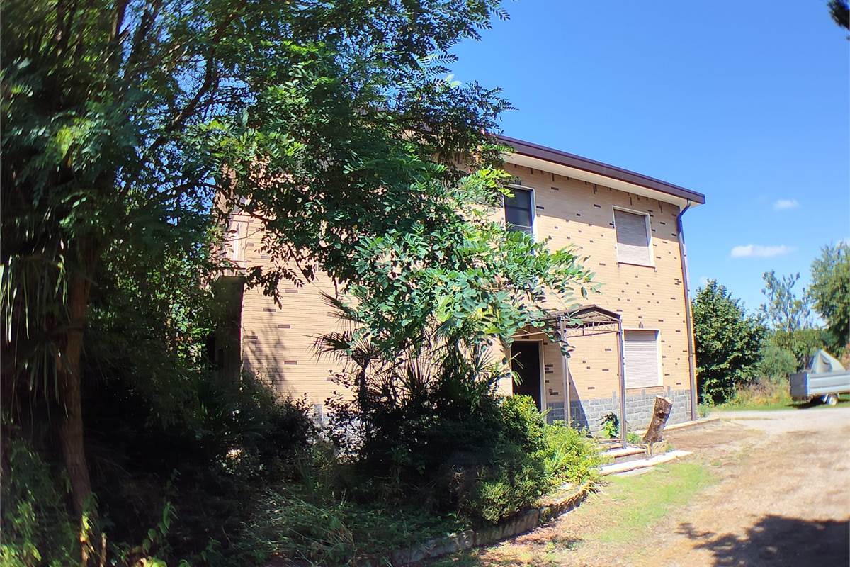 Villa In Vendita a Rovellasca