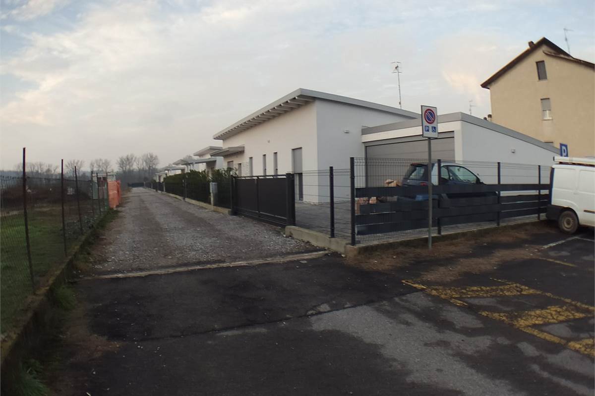 Villa Bifamiliare In Vendita a Senna Comasco