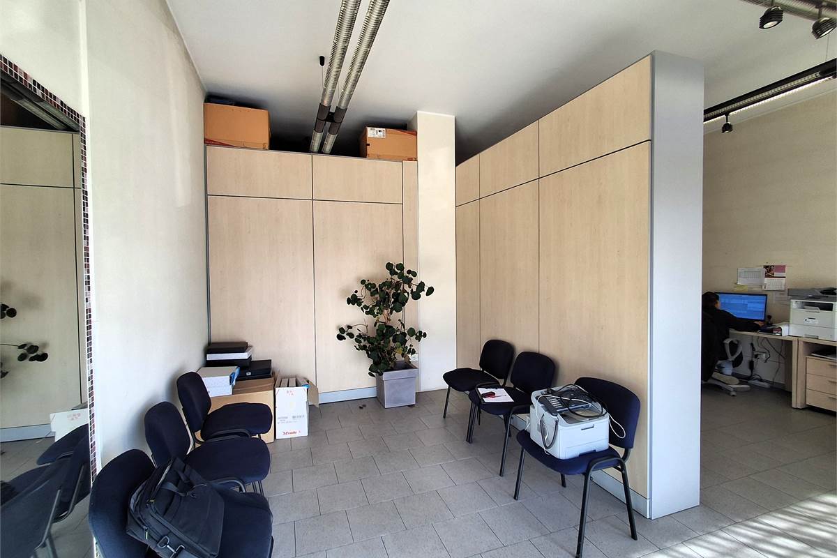 Negozio In Vendita a Luisago