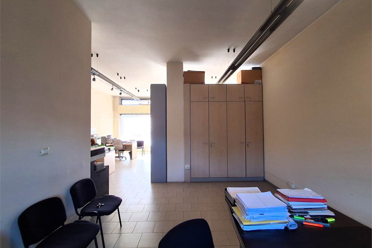 Negozio In Vendita a Luisago