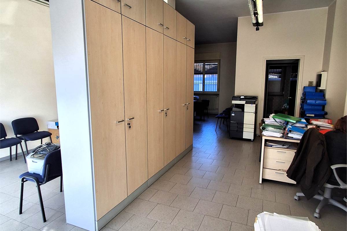 Negozio In Vendita a Luisago