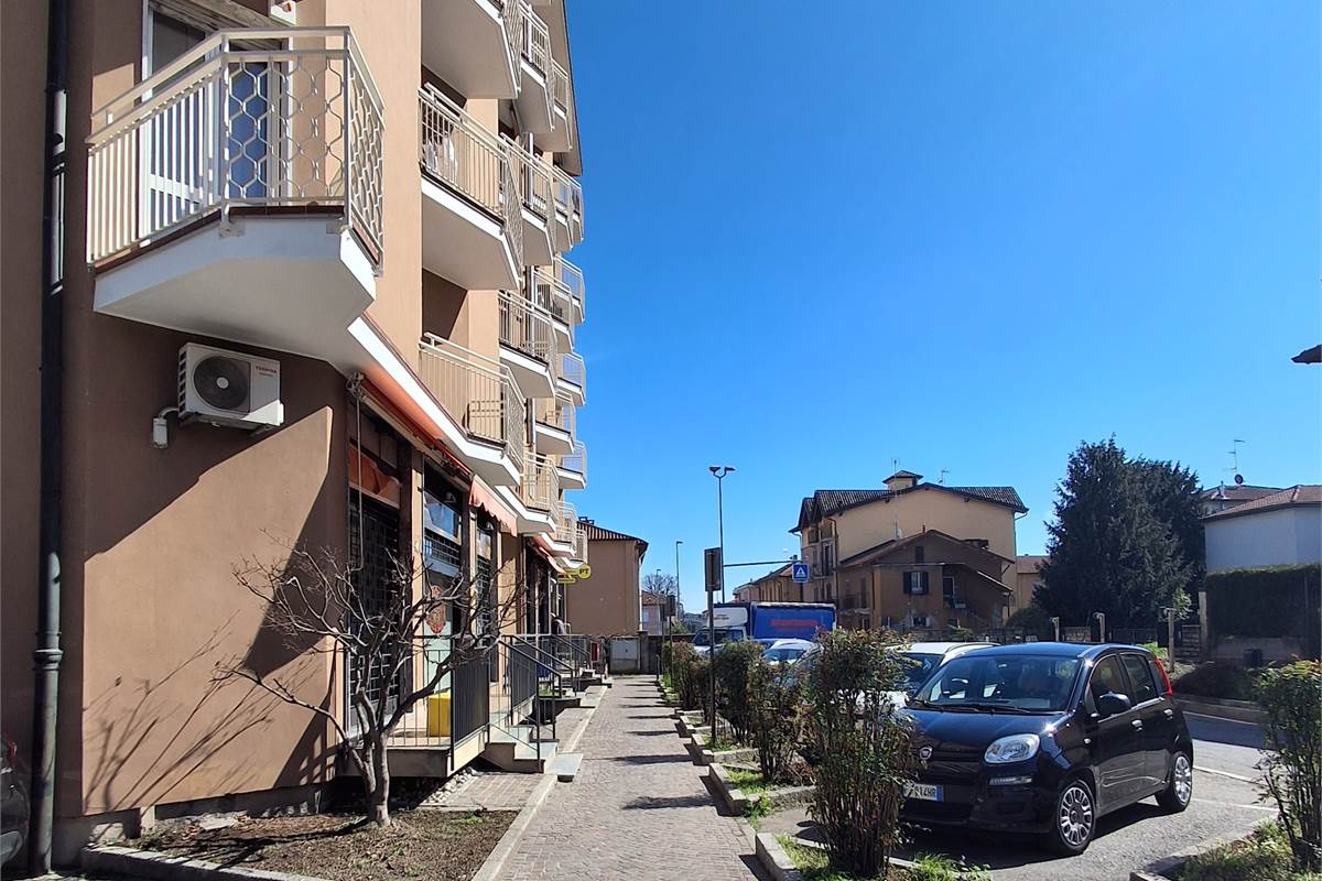 Negozio In Vendita a Luisago