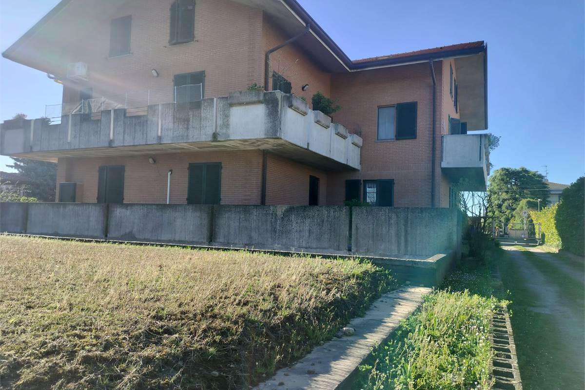 Garage In Vendita a Ceriano Laghetto