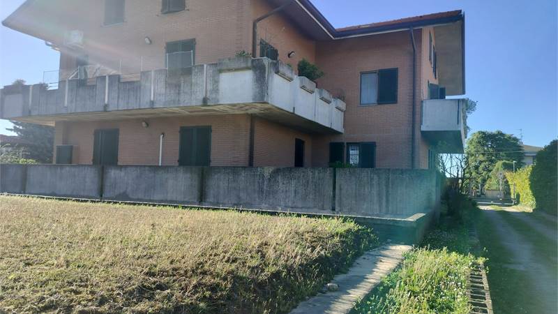 Garage In Vendita a Ceriano Laghetto