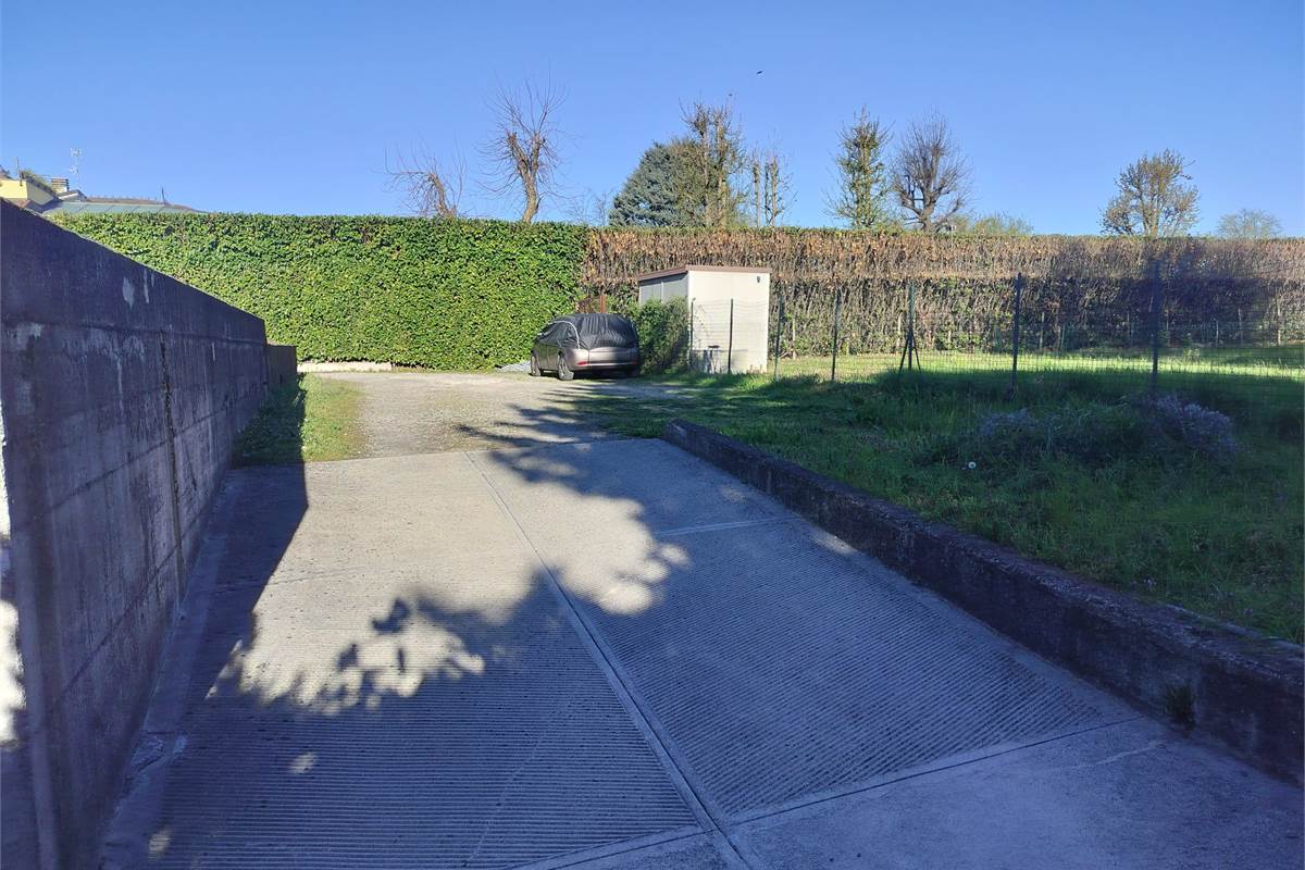 Garage In Vendita a Ceriano Laghetto