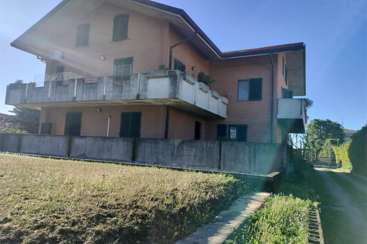 Garage In Vendita a Ceriano Laghetto