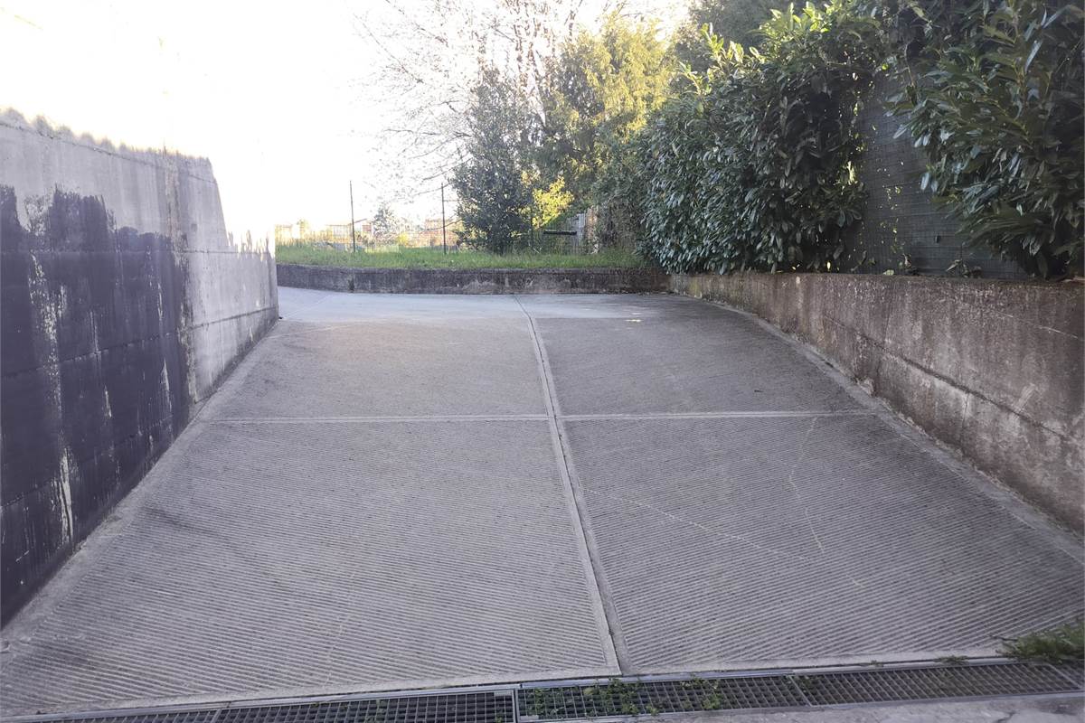 Garage In Vendita a Ceriano Laghetto
