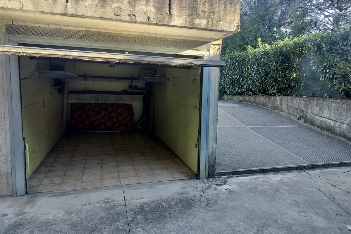 Garage In Vendita a Ceriano Laghetto