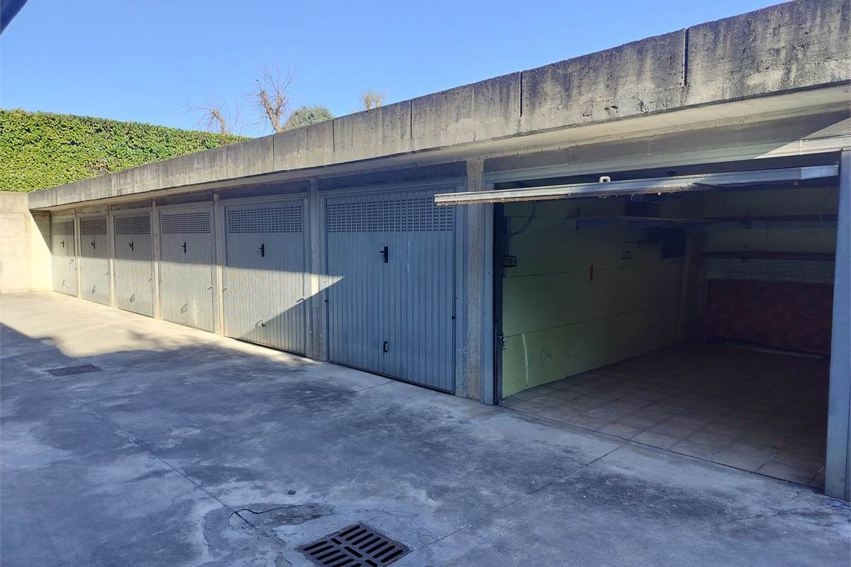 Garage In Vendita a Ceriano Laghetto